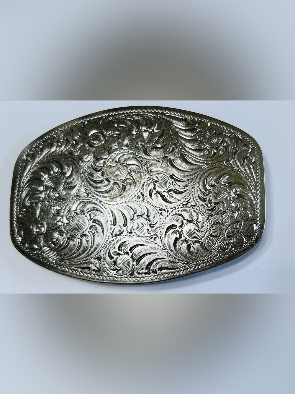 Belt buckle silver, western style.